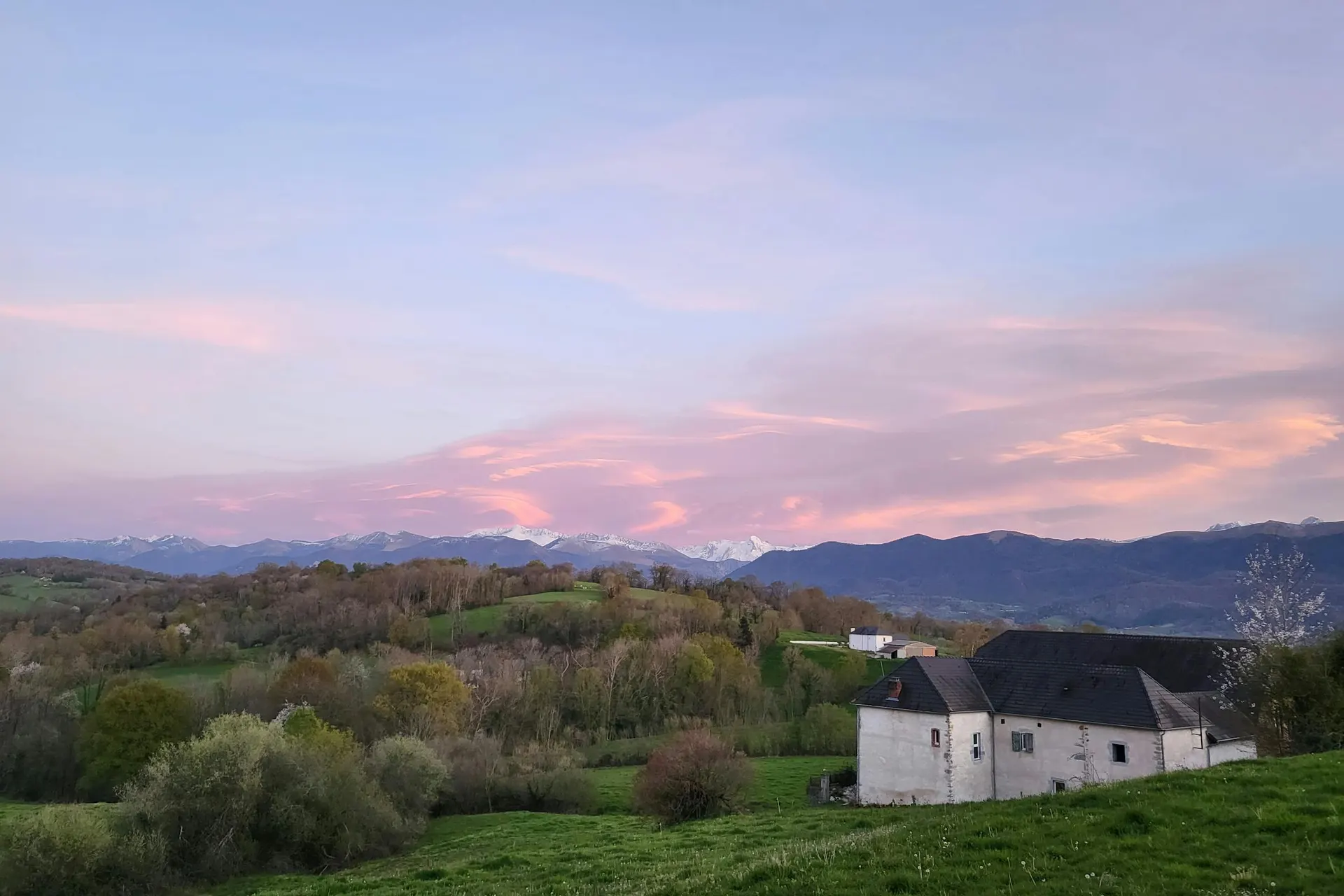 Pyrénées au crépuscule, paysage du Sud-Ouest